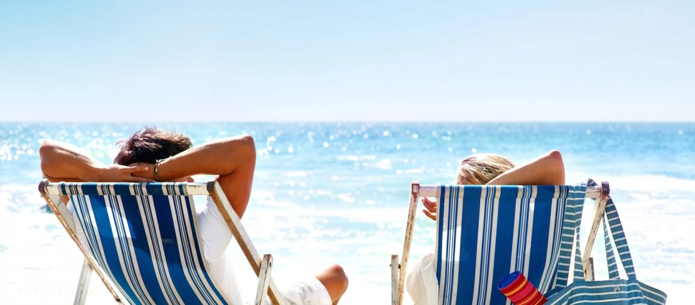 Κορωνοϊός & καλοκαίρι: Τι λένε οι επιστήμονες για κινδύνους από κλιματιστικά, κακή χρήση μάσκας & διακοπές